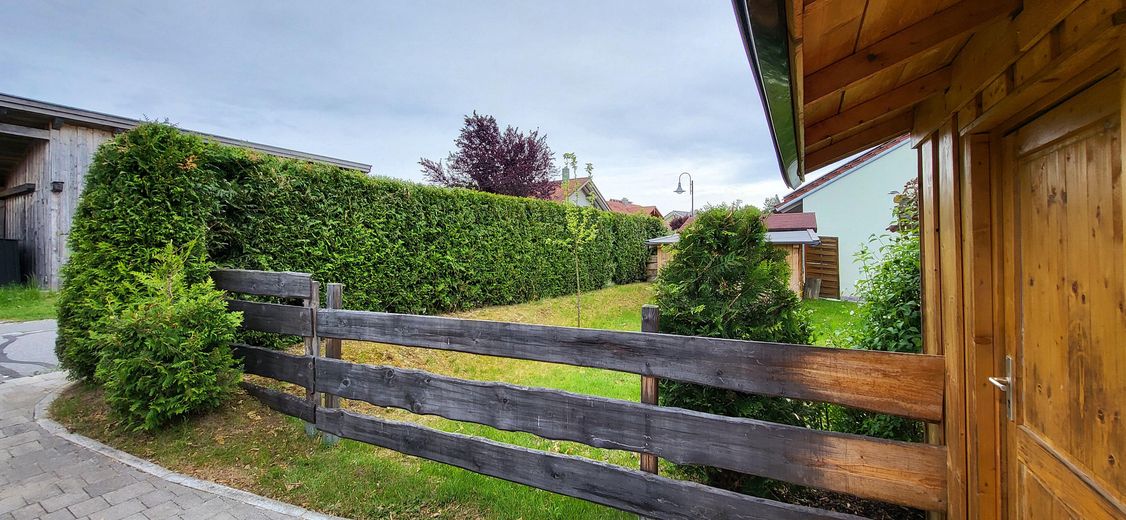 Sonnige Aussichten für die ganze Familie – modernes Einfamilienhaus mit Gartenflair – Garten 1