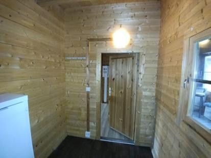 Ruhig, sicher und abseits von einer Stadt: Holzhaus Luxuslage im Wald eingebettet zwischen 3 Seen – Kinderzimmer