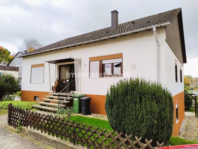 75015 Bretten - Ihr Traumhaus in Bretten-Gölshausen: Geräumig, hell und voller Möglichkeiten! – Straßenseite