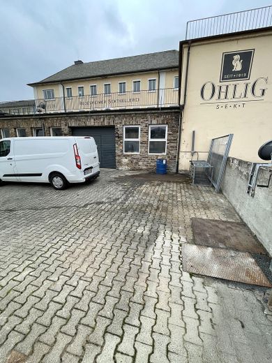 Riesen Lagerraum mieten in Rüdesheim am Rhein – Einfahrt