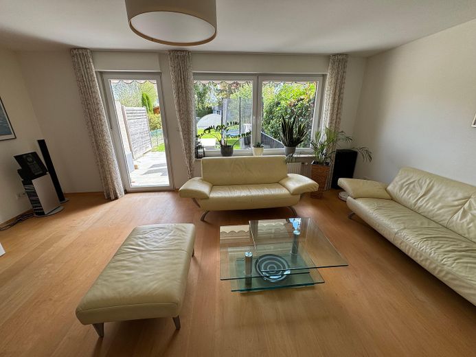 Casa a schiera centrale completamente modernizzata, in posizione tranquilla e centrale – Wohnzimmer 1