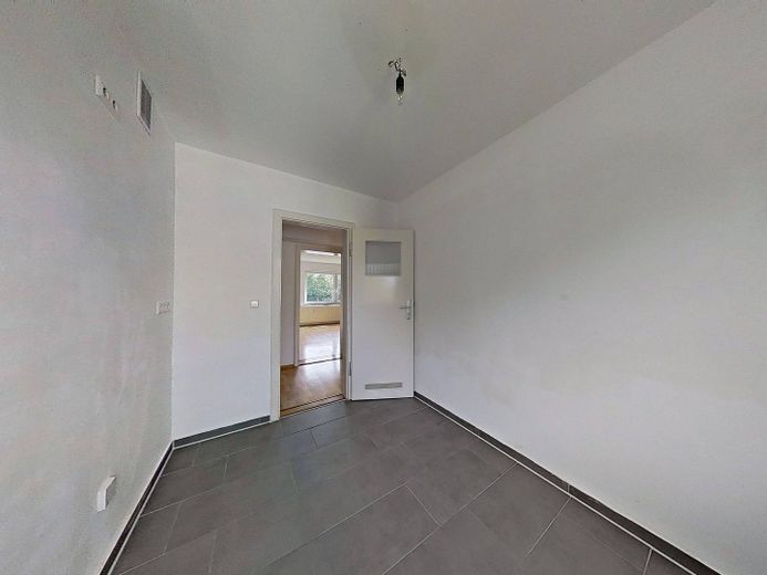 Reinkommen und Wohlfühlen: 3-Zimmer-Wohnung mit neuem Badezimmer und Balkon – Ansicht II: Küche