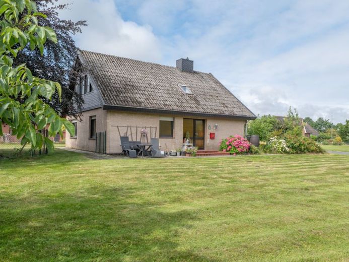 Freistehendes Familiendomizil mit großzügigem Grundstück in Hüll! – Foto 1