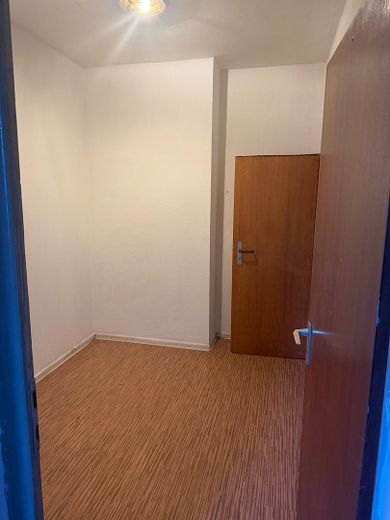 Piso de 3 habitaciones, cocina y baño cerca del aeropuerto de Hahn – Foto 7