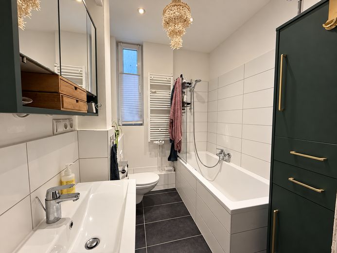 Freie Winterhuder Altbauwohnung in der Endetage – Badezimmer