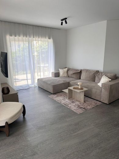 Moderne Neubau-Wohnung mit Einbauküche, Loggia + Terrasse! – Foto 14