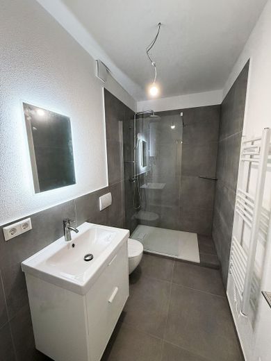 Neues 1-Zimmer-Apartment | Hochwertiges Bad & inkl. Küche | Ab 01.11.26 | Zentral in Bad Cannstatt – Bad