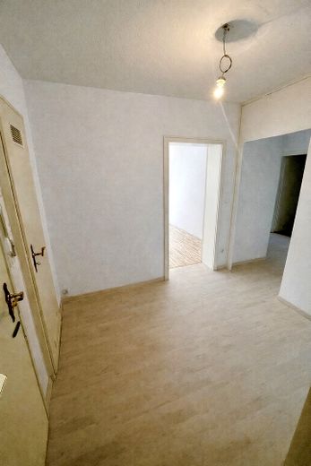 Helle 3-Zimmer-Wohnung mit Blick ins Grüne, überdachtem Balkon, Aufzug und TG in Nürnberg-Langwasser – Gang