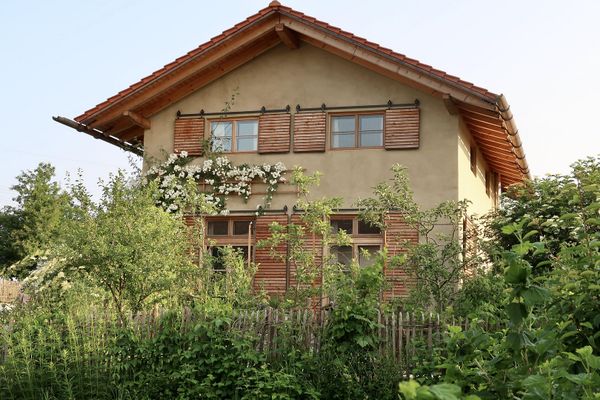 Besonderes Haus mit zeitloser Architektur & ELW am Simssee