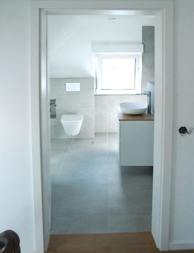 Seltene Gelegenheit: Komplettes Haus zur Miete – Erstbezug nach Sanierung & provisionsfrei – OG – Bad mit Dusche