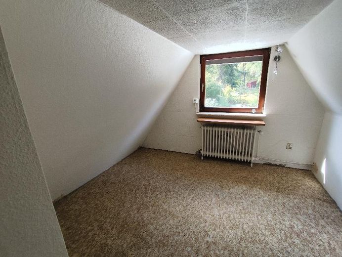 Dom lub połowa bliźniaka z pięknym i dużym ogrodem w bardzo spokojnej lokalizacji – Nutzraum (185cm hoch)