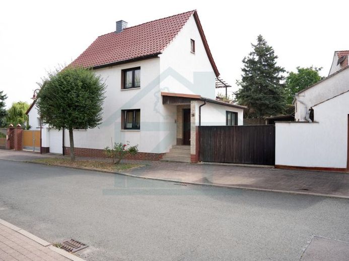Freistehendes Einfamilienhaus mit Garage, Nebengebäude & viel Gestaltungspielraum – फोटो 1