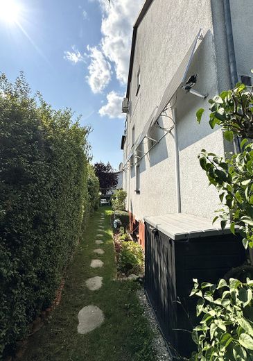 Garten + Solaranlage n. Süden