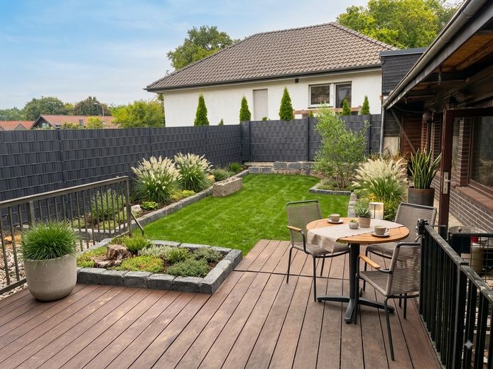 Großzügige 2-Zimmer-Erdgeschosswohnung mit eigener Terrasse, Garten & Garage in Duisburg-Baerl – Garten (staged)