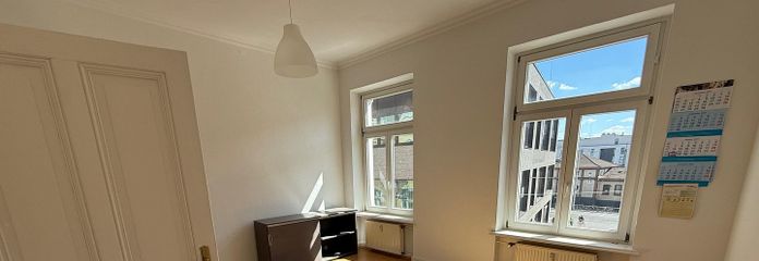 Zimmer 2 mit Cityblick