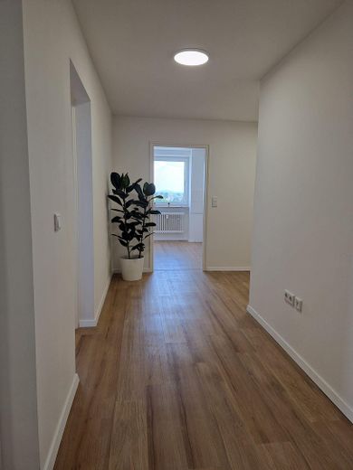 PROVISIONSFREI | Frisch renovierte 2-Zimmer-Wohnung | FREI – Flur