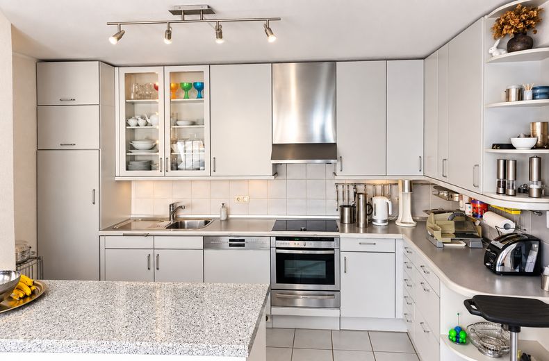 Au / Nockherberg – außergewöhnliche Maisonette mit Galerie & Westterrasse | 3 Räume im OG möglich – Einbauküche und Granittresen