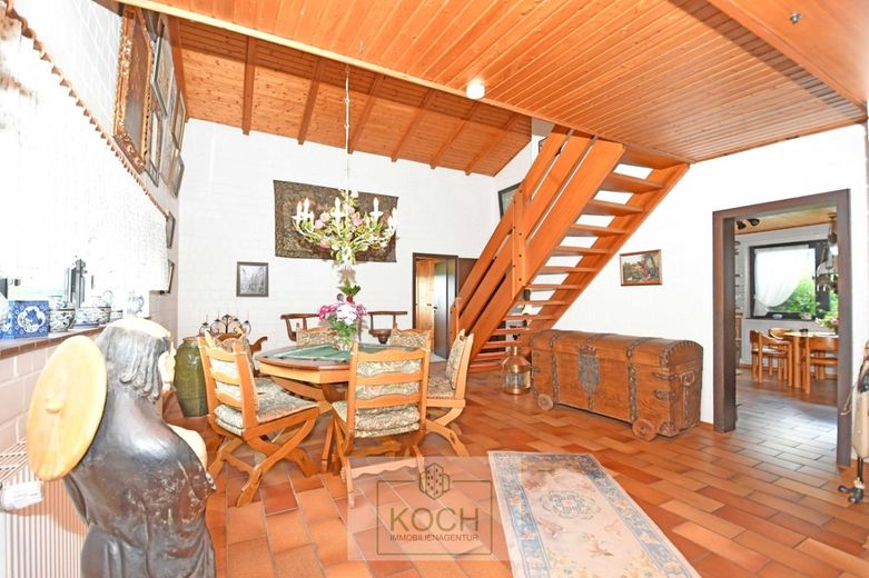 Individuelles Architektenhaus mit schönem Grundstück in ruhiger Lage – Essbereich