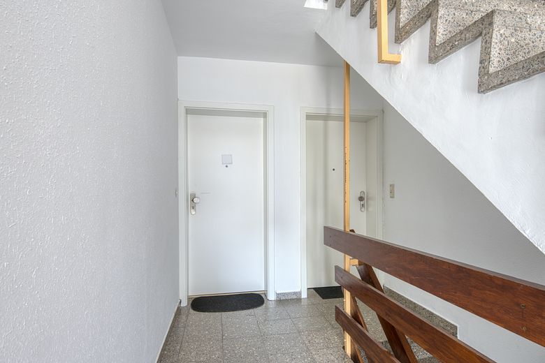 Verhuurd appartement op de begane grond in Bonn-Duisdorf met garage – Erneuerte Wohnungstüren