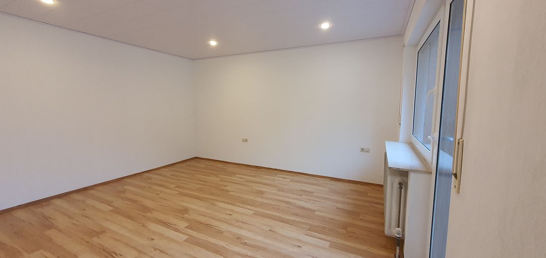 Modernisierte helle 5,5 Zimmer 145 m² EG Whg. / Garten / EBK / ca. 37 m² Süd Terrasse & Markise – Schlafzimmer