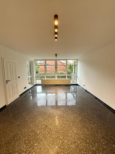 Modern 2-kamerappartement met groot terras, parkeerplaats & toplocatie in Bremen-Findorff – Wohnzimmer