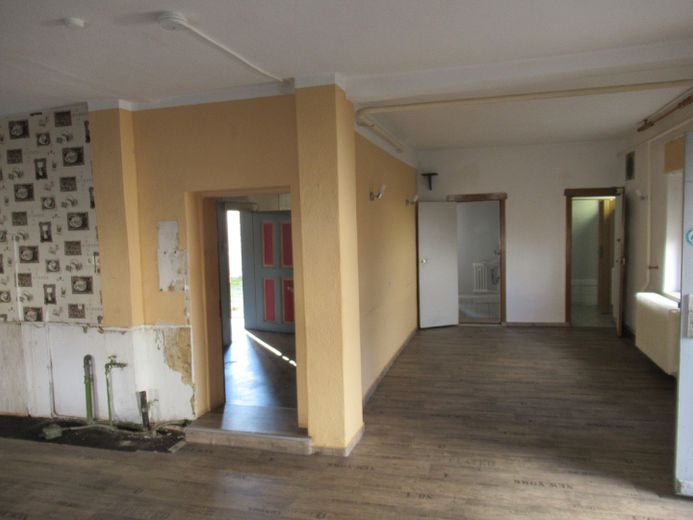 2 Häuser auf einem Grundstück Zentrum EFH Gewerbe 5 Garagen Halle privat – EG Vorderhaus