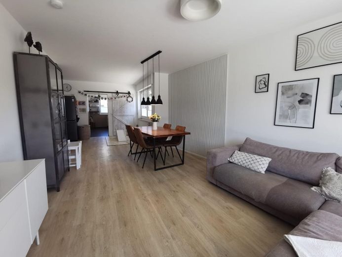Esclusivo appartamento maisonette di 4,5 locali con giardino a Meerbusch Büderich – Wohnzimmer