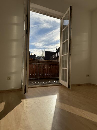 Zentrale 2,5 Zi.-Wohnung mit Balkon // Stadtzentrum Weil der Stadt – Foto 2