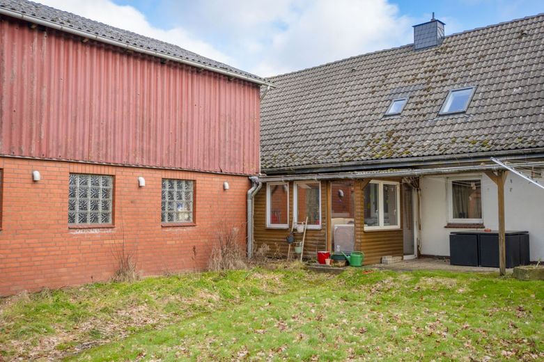 Attraktive Immobilie mit Mieteinnahmen, Scheune und weiterem Ausbaupotenzial – Steenfeld_Außen_10