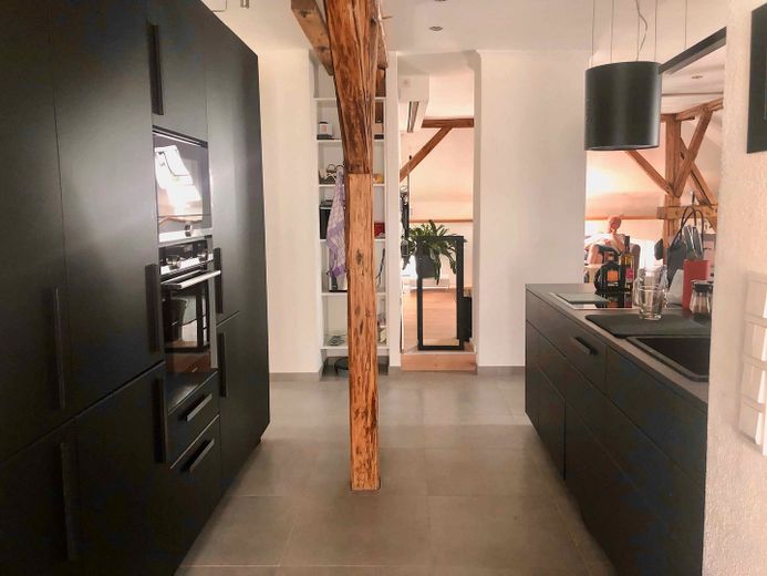 Loft moderne de 3,5 pièces avec loggia – Küche