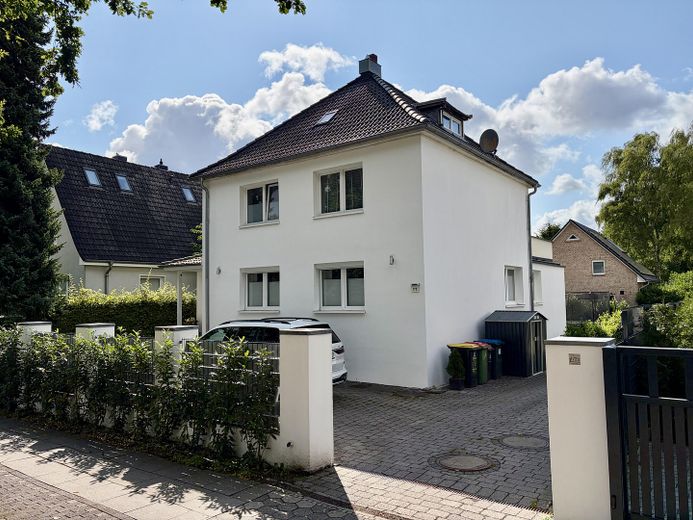 Saniertes EFH in Sasel – Garten, viel Platz, Wald-Nähe – Aussenansicht