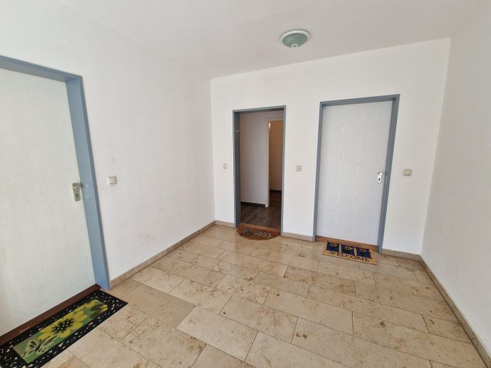 Luminoso, moderno, céntrico: elegante apartamento de 1 habitación (vacío o amueblado) – Wohnungseingang