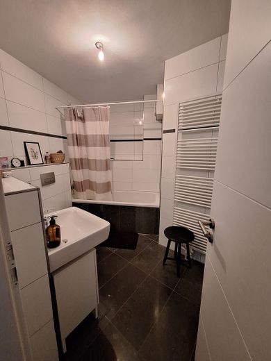 moderne, helle 3-Zimmer-Wohnung – Bad