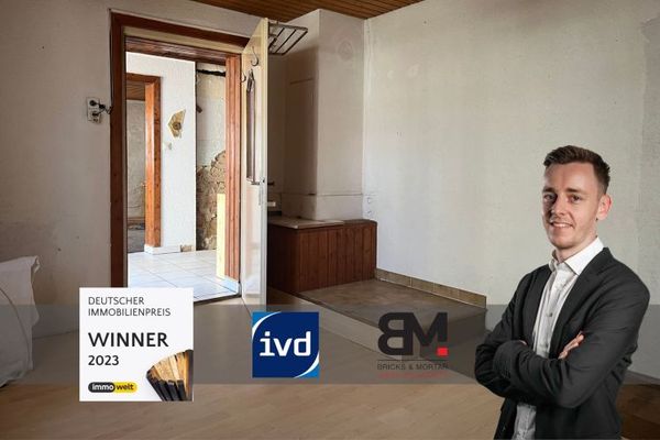 Te renoveren twee-onder-een-kapwoning in Buttenwiesen, ideaal voor vakmensen