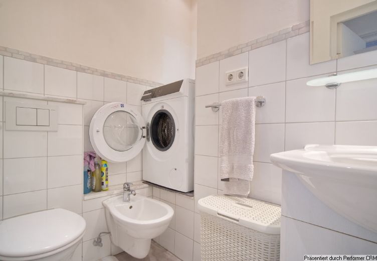 W pełni umeblowane mieszkanie 3-pokojowe w kamienicy, dla rodzin lub zespołów, przy Stadttor, Medienhafen-Unterbilk – a8431aa1ae95bf7b0858923f313d51a9fdfa1aee.jpg
