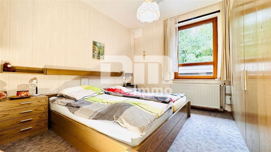 Modernisiertes Einfamilienhaus auf riesigem Grundstück mit Carport und Nebengebäude – EG Schlafzimmer