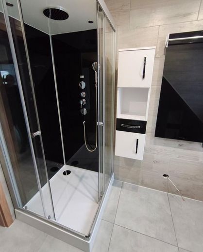 Dusche + Handtuchheizung