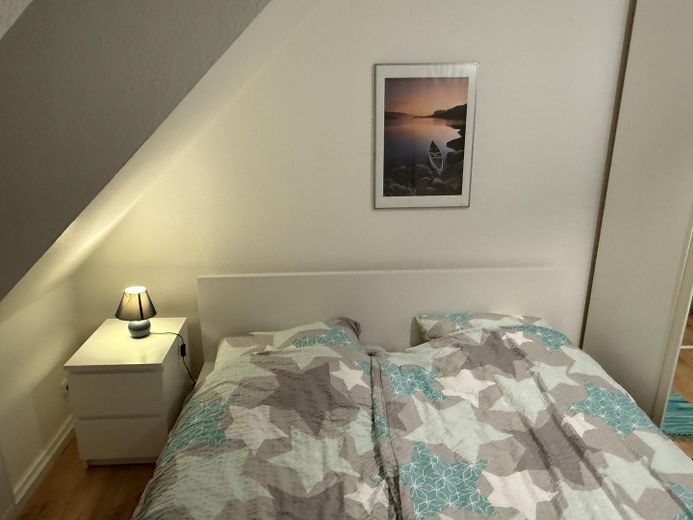 Möblierte 2 Zimmer-Wohnung in zentraler Lage in Frankfurt sachsenhausen – Schlafzimmer