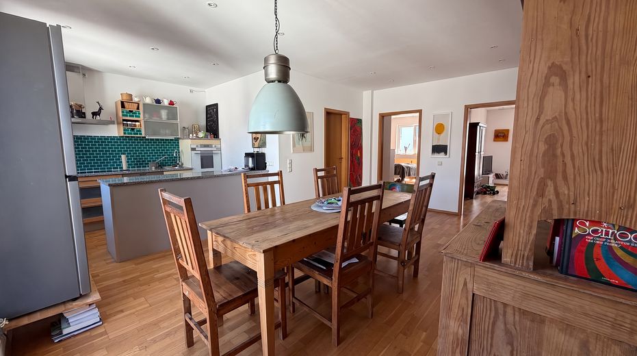 Charmante 3-Zimmer-Wohnung mit großzügigem Balkon im Mauritius Viertel, Köln – Wohnküche 1