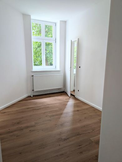 Stilvoll renovierter Altbau - Einzigartige 4-Raumwohnung bezugsfertig in der Greifswalder Innenstadt – Zimmer mit Abstellraum