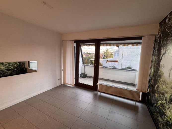 Stilvolle Maisonettewohnung mit Balkon und Stellplatz in Nidderau-Heldenbergen – Foto 21