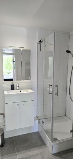Modernisiertes 1-Zimmer-Apartment in Köln-Junkersdorf, SpoHo-nah – Bad
