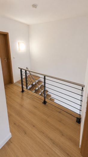 Großzügige 125 m² Maisonette im Bauhausstil – Loggia mit Weitblick – bezugsfrei ab sofort – Empore Flur