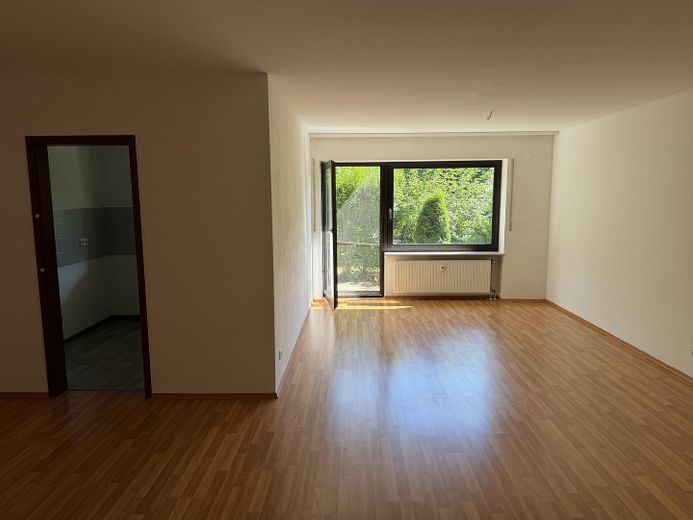 Ruhige Erdgeschosswohnung mit Terrasse & Garage - zentrumsnah – Wohnzimmer