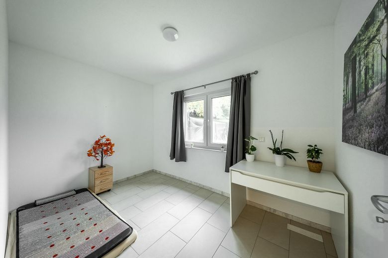 Neuwertiges KfW-55-Einfamilienhaus mit Wintergarten, Weitblick und großem Garten – provisionsfrei – Gästezimmer EG