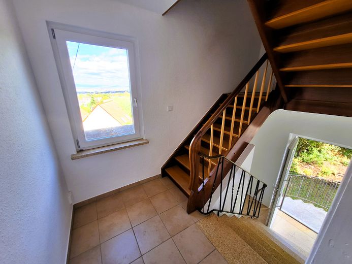 Maison plurifamiliale avec grand terrain dans un emplacement privilégié à Bad Kreuznach Süd – 8 Treppenhaus