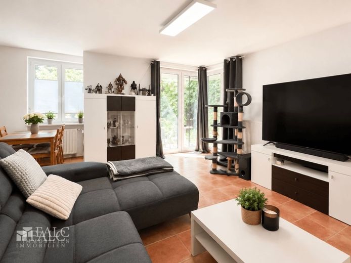 Provisionsfrei! 2-Zi-Wohnung mit Garten und Stellplatz in ruhiger Lage von Magdeburg Hopfengarten – Wohnzimmer