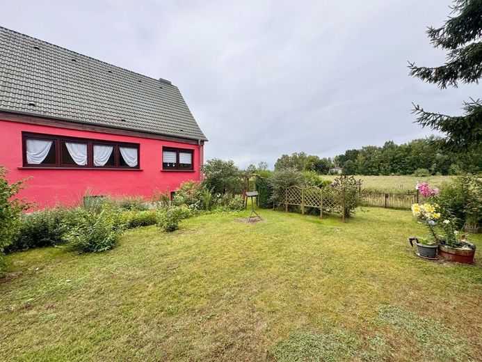 HORN IMMOBILIEN ++ Einfamilienhaus in ruhiger Randlage in Ueckermünde, 3 km bis zum Strand – Pachtgrundstück
