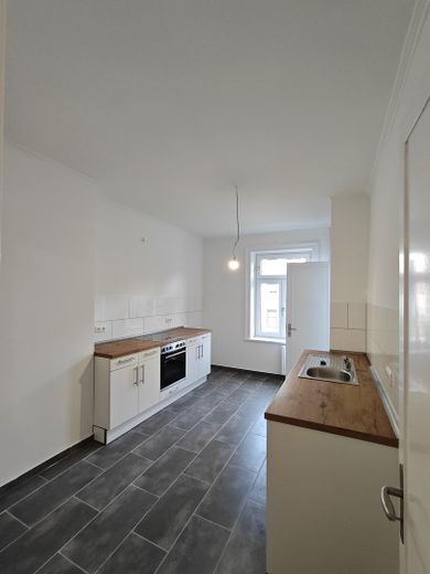 Attraktive 3-Zimmerwohnung im Komponistenviertel – Einbauküche