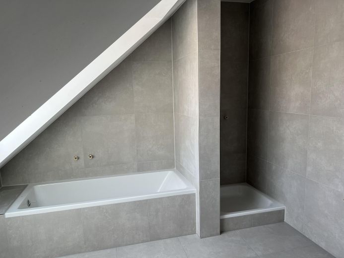 Wunderschöne Wohnung mit Balkon in bester Lage von Pöttmes – Bad